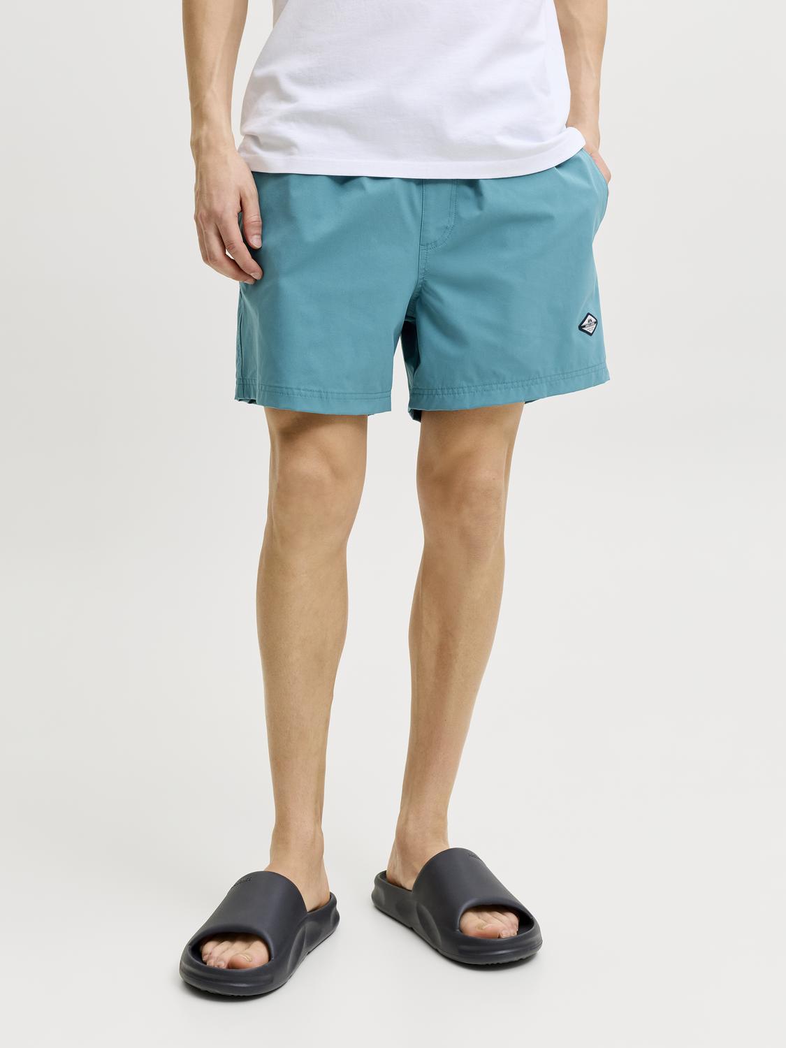 model_shot-front
